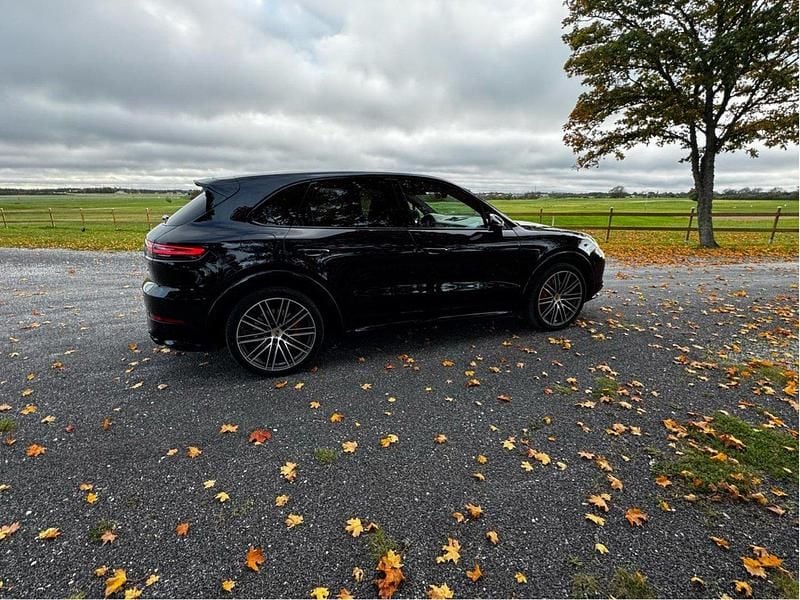 Svart Begagnad 2020 Porsche Cayenne GTS SUV | 775 000 kr - Bild 1/4