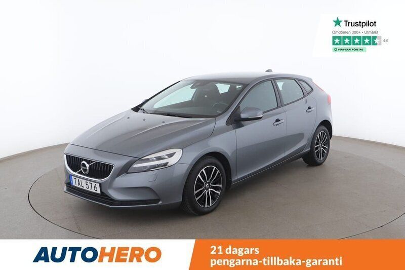 Grå Begagnad 2018 Volvo V40 Momentum Kombi | 194 000 kr (Marknadspris) - Bild 1/4