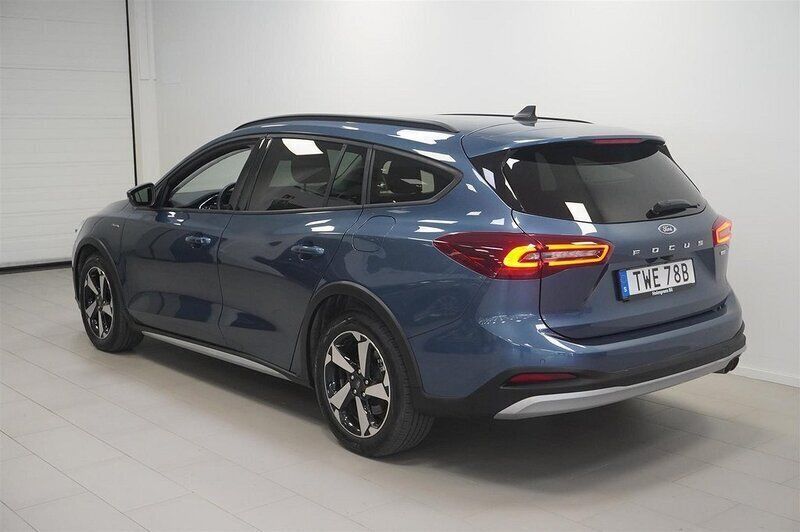 Begagnad Ford Focus Active 125 HK (91 kW) 2023 Blå/lila Kombi