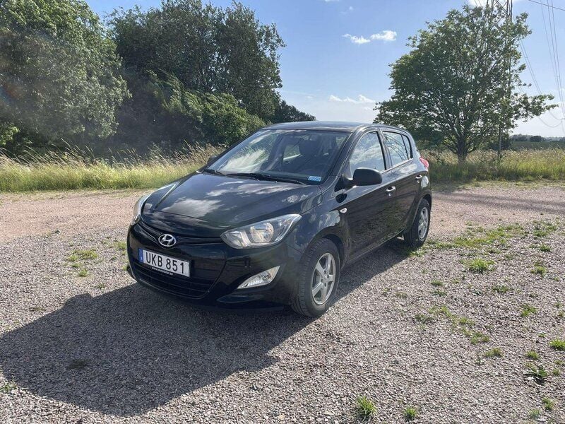Svart Begagnad 2014 Hyundai i20 Select Halvkombi | 69 000 kr (Bra pris) - Bild 1/4