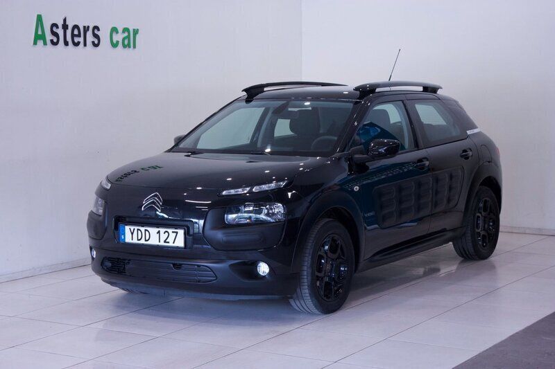 Svart Begagnad 2016 Citroën C4 Cactus PureTech Halvkombi | 84 900 kr (Marknadspris) - Bild 1/4