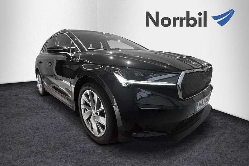 Svart Begagnad 2022 Skoda Enyaq iV SUV | 349 900 kr (Marknadspris) - Bild 1/4