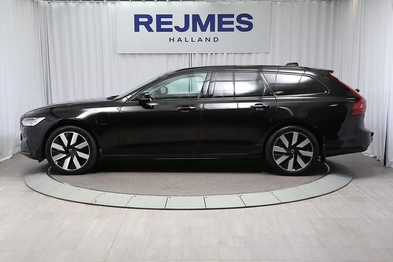 Begagnad Volvo V90 Plus 355 HK (261 kW) 2025 Svart Kombi