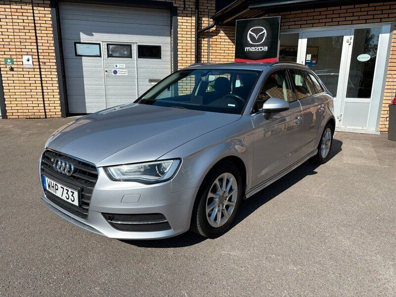 Silver Begagnad 2014 Audi A3 Sportback Attraction Halvkombi | 112 500 kr (Marknadspris) - Bild 1/4