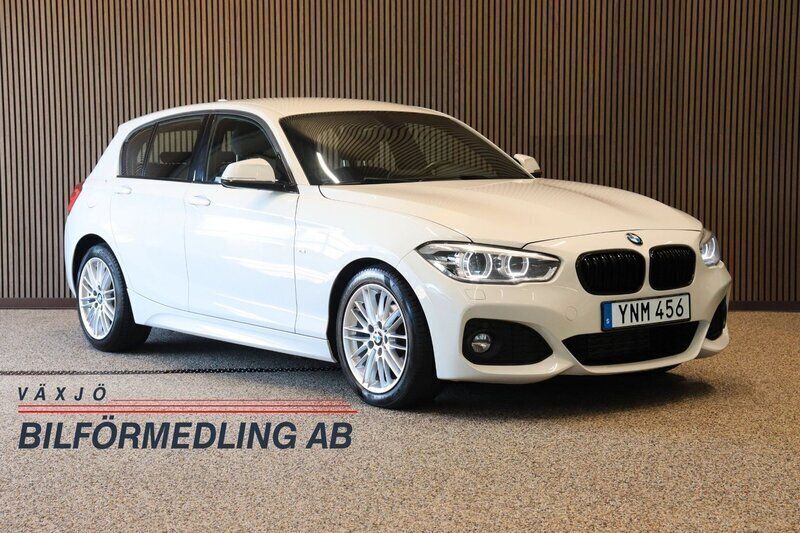Vit Begagnad 2017 BMW 118 M Sport Halvkombi | 169 900 kr (Marknadspris) - Bild 1/4