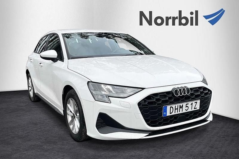 Vit Begagnad 2024 Audi A3 Proline Halvkombi | 299 000 kr (Lite dyr) - Bild 1/4