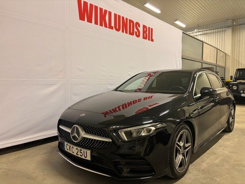 Svart Begagnad 2019 Mercedes A180 AMG Halvkombi | 239 900 kr (Marknadspris) - Bild 1/4
