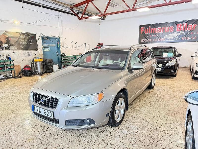 Begagnad Volvo V70 Momentum 145 HK (106 kW) 2008 Ljusbrun Kombi