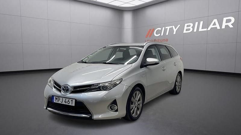 Silver Begagnad 2014 Toyota Auris Touring Sports Edition Kombi | 119 900 kr (Marknadspris) - Bild 1/4