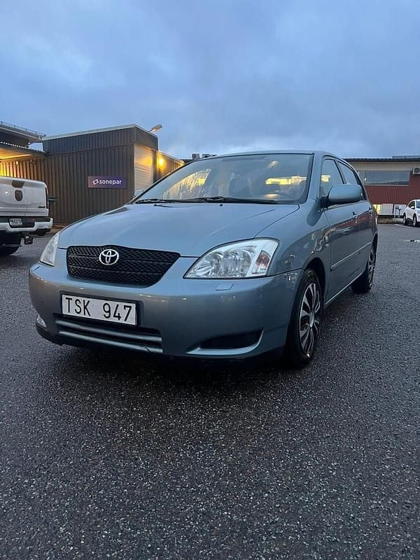 Begagnad 2002 Toyota Corolla Halvkombi | 38 000 kr (Marknadspris) - Bild 1/4