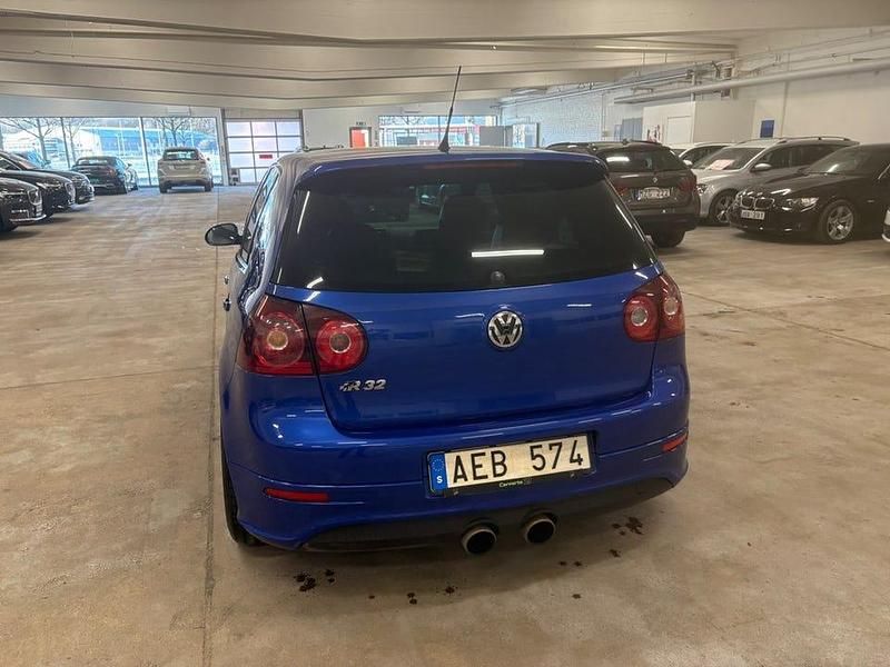 Begagnad VW Golf V R 250 HK (183 kW) 2007 Blå Halvkombi