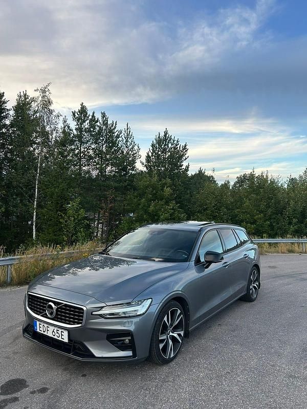 Begagnad 2019 Volvo V60 R-Design Kombi | 260 000 kr - Bild 1/4