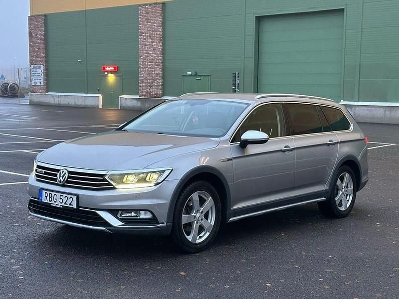 Silver Begagnad 2017 VW Passat Alltrack Kombi | 170 000 kr (Marknadspris) - Bild 1/4