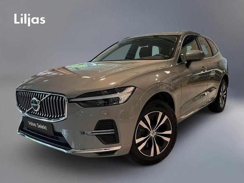 Grå Begagnad 2024 Volvo XC60 Core SUV | 489 000 kr (Marknadspris) - Bild 1/3