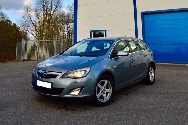 Grå Begagnad 2011 Opel Astra Enjoy Kombi | 39 900 kr (Marknadspris) - Bild 1/4