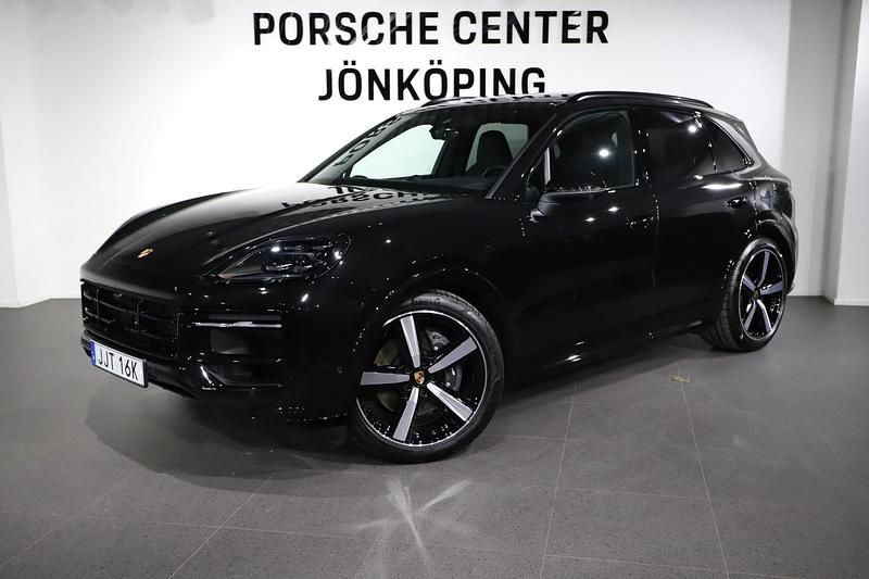 Svart (grey) Begagnad 2025 Porsche Cayenne SUV | 1 275 000 kr - Bild 1/4