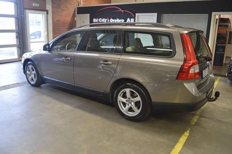 Begagnad Volvo V70 146 HK (107 kW) 2008 Grå Kombi