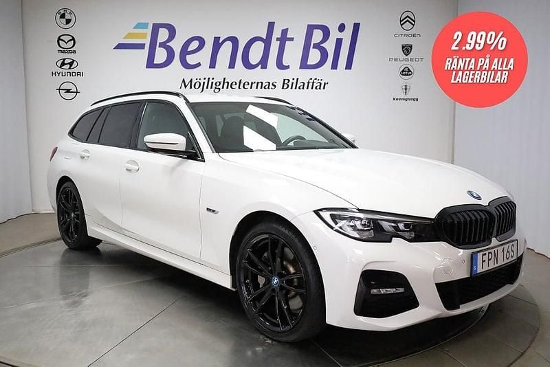 Begagnad BMW 330e M Sport 293 HK (215 kW) 2021 Vit Kombi