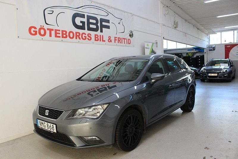 Mörkgrå (gråmet) Begagnad 2016 Seat Leon ST Style Kombi | 94 900 kr (Marknadspris) - Bild 1/4