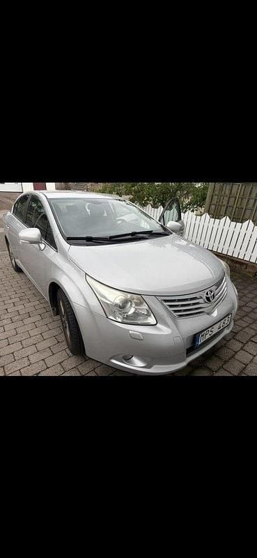 Silver Begagnad 2010 Toyota Avensis Business Edition Sedan | 33 900 kr (Dyr) - Bild 1/4