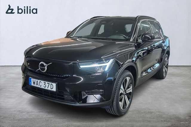 Svart Begagnad 2022 Volvo XC40 Core SUV | 334 900 kr - Bild 1/3
