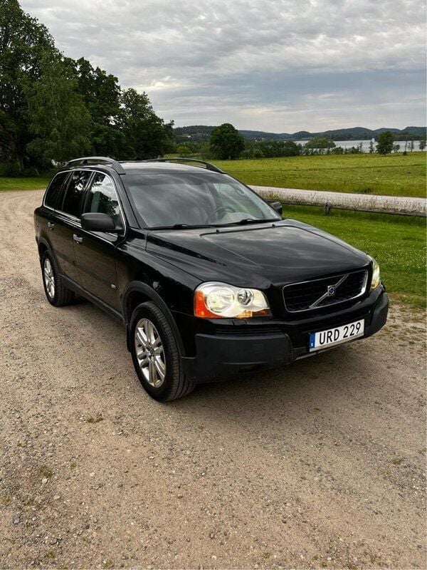 Svart Begagnad 2004 Volvo XC90 Standard SUV | 32 000 kr (Bra pris) - Bild 1/4