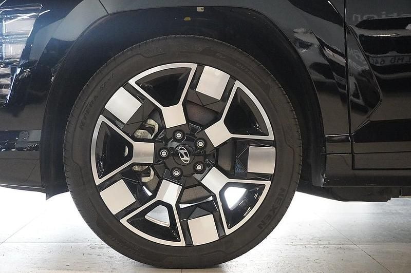 Begagnad Hyundai Kona Advanced 160 kW (218 HK) 2024 Abyss black SUV