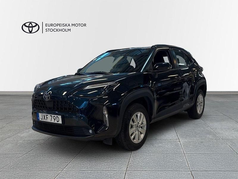 Svart Begagnad 2024 Toyota Yaris Cross Active SUV | 284 900 kr (Marknadspris) - Bild 1/4