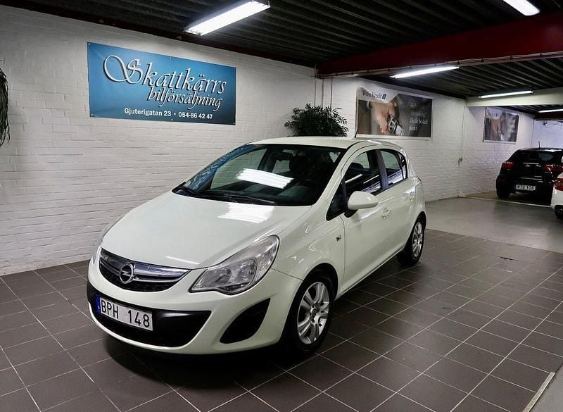 Vit Begagnad 2011 Opel Corsa Enjoy Halvkombi | 44 000 kr (Marknadspris) - Bild 1/4