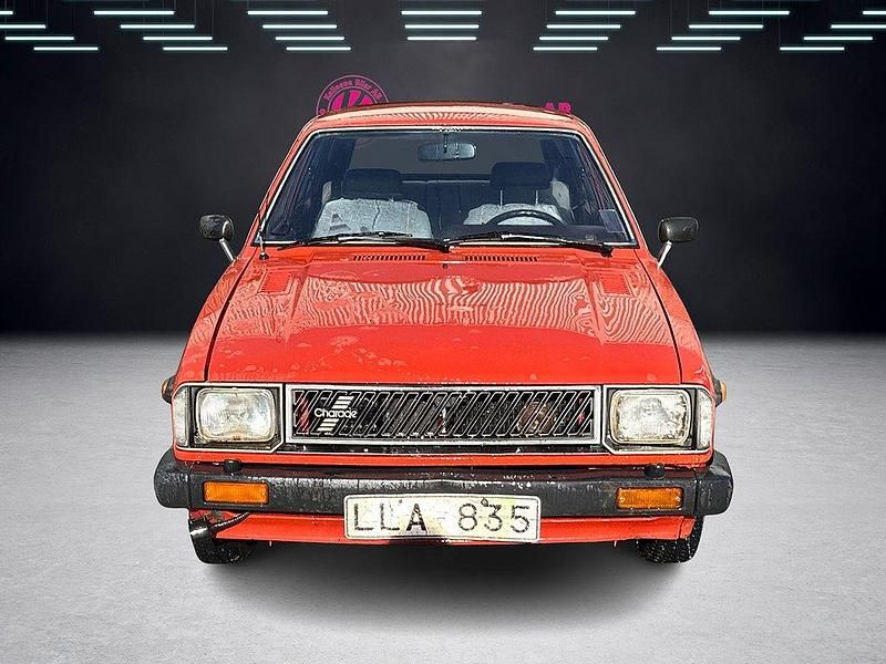 Begagnad Daihatsu Charade 52 HK (38 kW) 1983 Röd Halvkombi