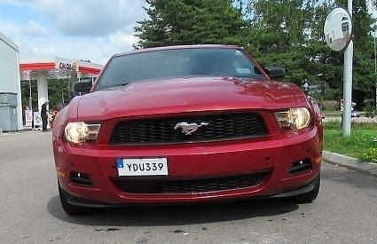 Röd Begagnad 2010 Ford Mustang Sportkupé | 130 000 kr (Superpris) - Bild 1/4