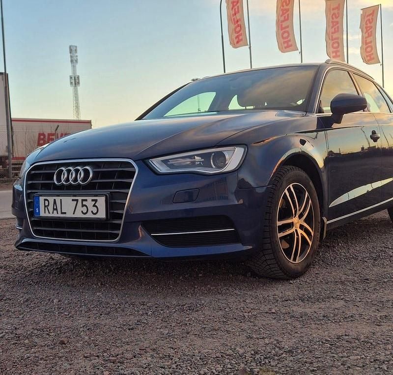 Blå metallic Begagnad 2016 Audi A3 | 135 000 kr (Marknadspris) - Bild 1/4