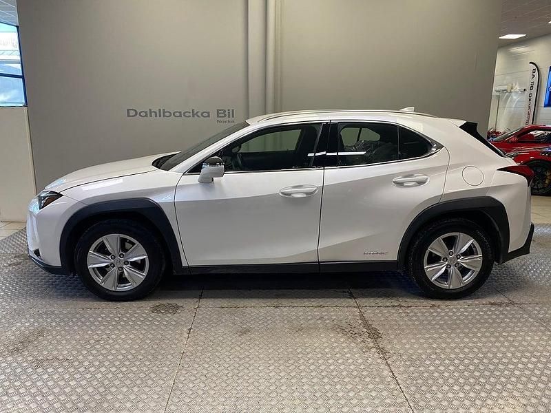 Begagnad Lexus UX 250h 184 HK (135 kW) 2019 Vit SUV