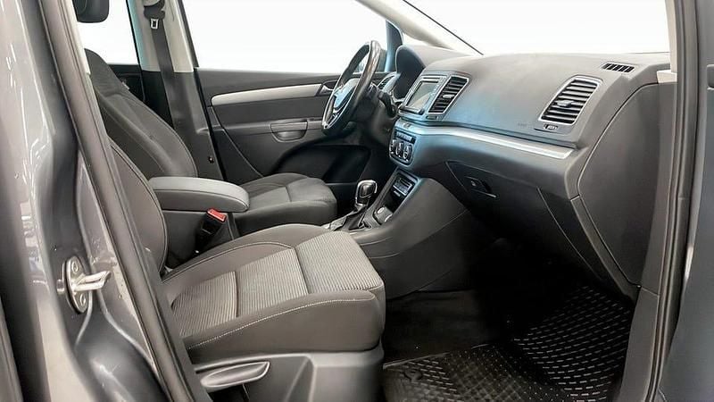 Begagnad VW Sharan 150 HK (110 kW) 2016 Grå Minibuss