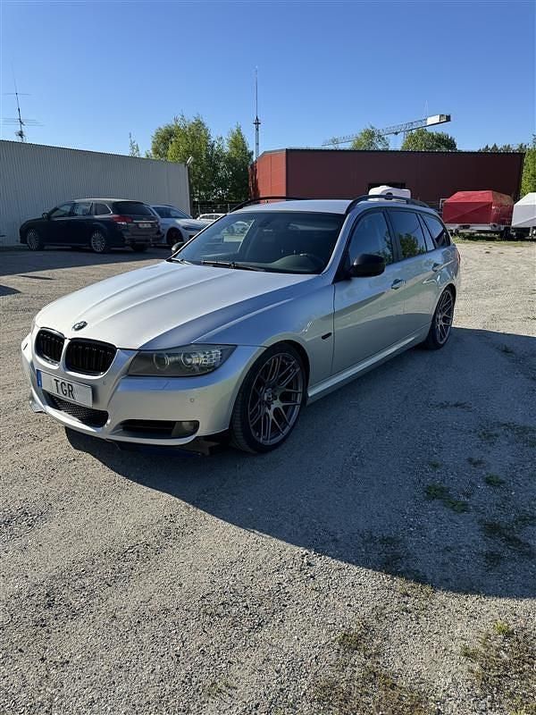 Begagnad BMW 320 177 HK (130 kW) 2009 Kombi