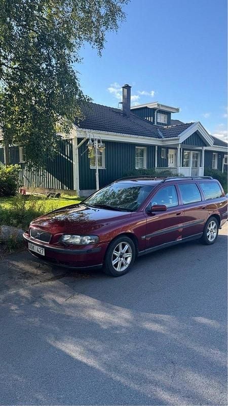 Röd Begagnad 2004 Volvo V70 Business Edition Kombi | 8 999 kr (Superpris) - Bild 1/4