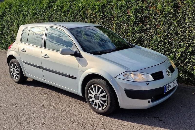 Begagnad 2004 Renault Mégane II Halvkombi | 15 900 kr (Marknadspris) - Bild 1/4