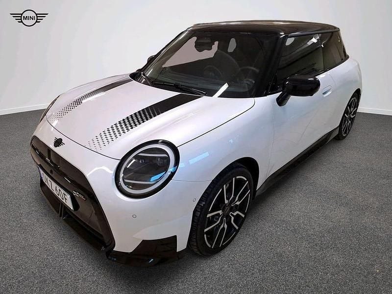 Vit Begagnad 2025 Mini Cooper SE Halvkombi | 474 900 kr - Bild 1/4