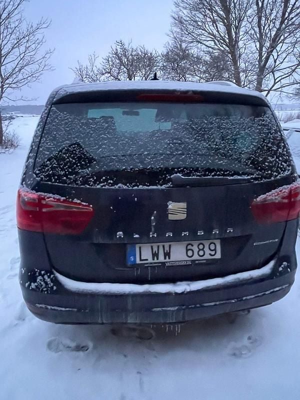 Begagnad Seat Alhambra Ecomotive 140 HK (102 kW) 2012 Minibuss