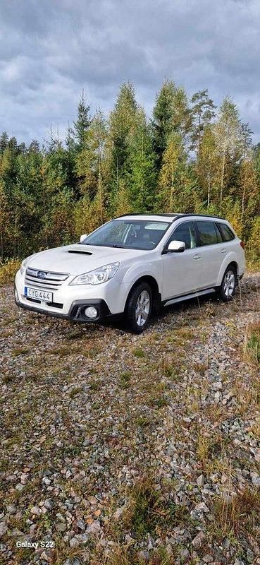 Vit Begagnad 2014 Subaru Outback SUV | 119 000 kr (Dyr) - Bild 1/4