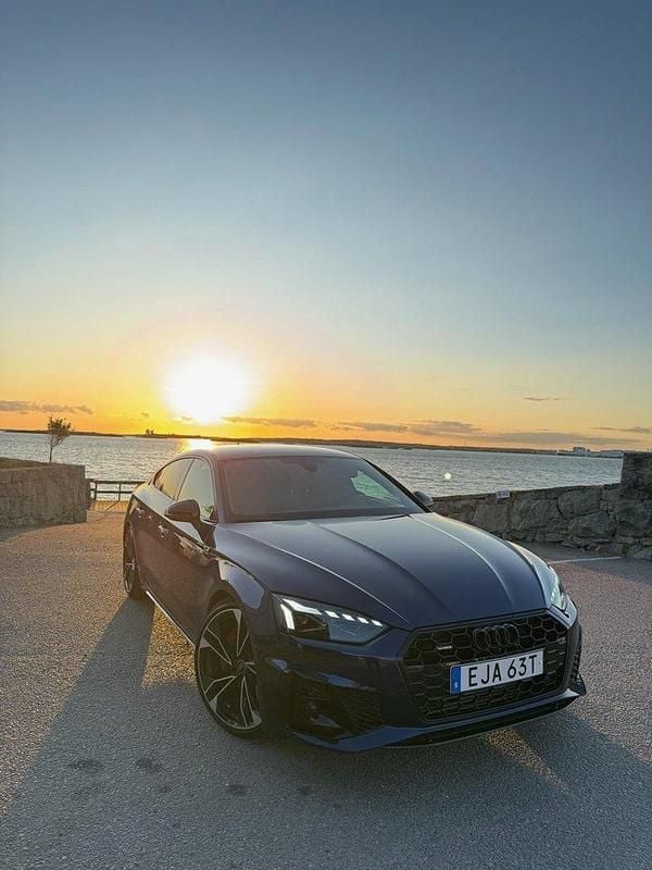 Blå Begagnad 2024 Audi A5 Sportback Competition Halvkombi | 529 000 kr - Bild 1/2