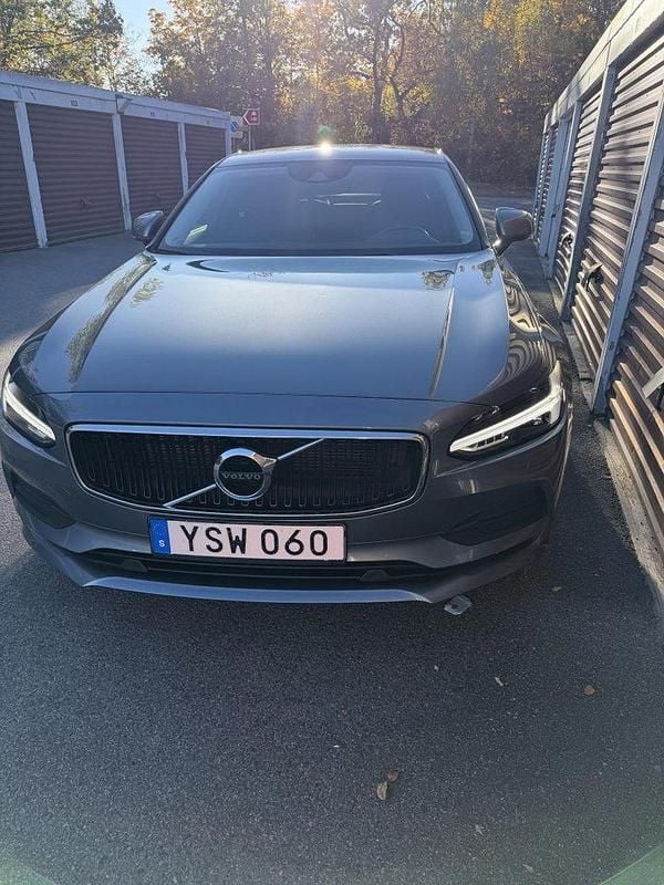 Grå Begagnad 2018 Volvo S90 Momentum Sedan | 285 000 kr (Marknadspris) - Bild 1/4