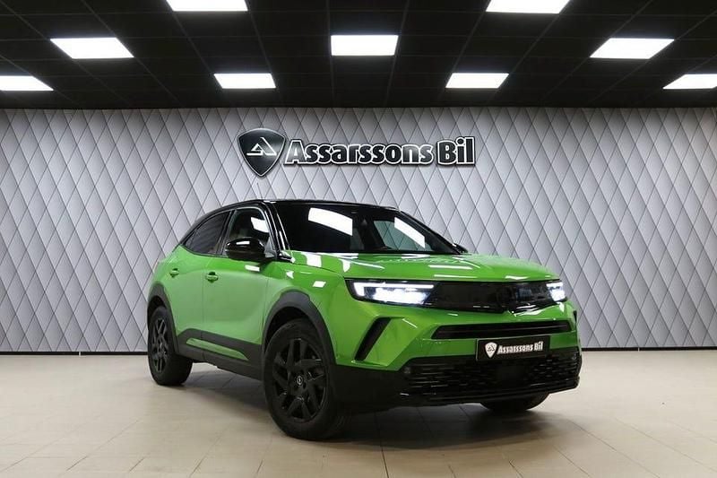 Grön Begagnad 2022 Opel Mokka-e Ultimate SUV | 194 900 kr (Marknadspris) - Bild 1/4