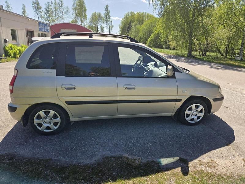 Brun Begagnad 2008 Hyundai Matrix Minibuss | 9 000 kr (Superpris) - Bild 1/4