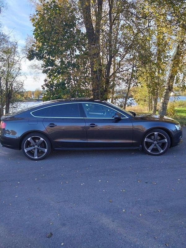 Grå Begagnad 2013 Audi A5 Sportback Comfort Halvkombi | 129 000 kr (Bra pris) - Bild 1/4