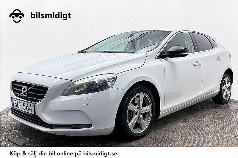 Vit Begagnad 2014 Volvo V40 Momentum Halvkombi | 77 800 kr (Bra pris) - Bild 1/3