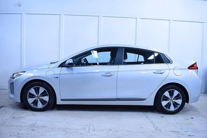 Silver Begagnad 2018 Hyundai Ioniq Eco Halvkombi | 139 900 kr (Bra pris) - Bild 1/4