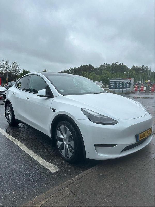 Gul Begagnad 2022 Tesla Model Y Long Range AWD SUV | 300 000 kr - Bild 1/1