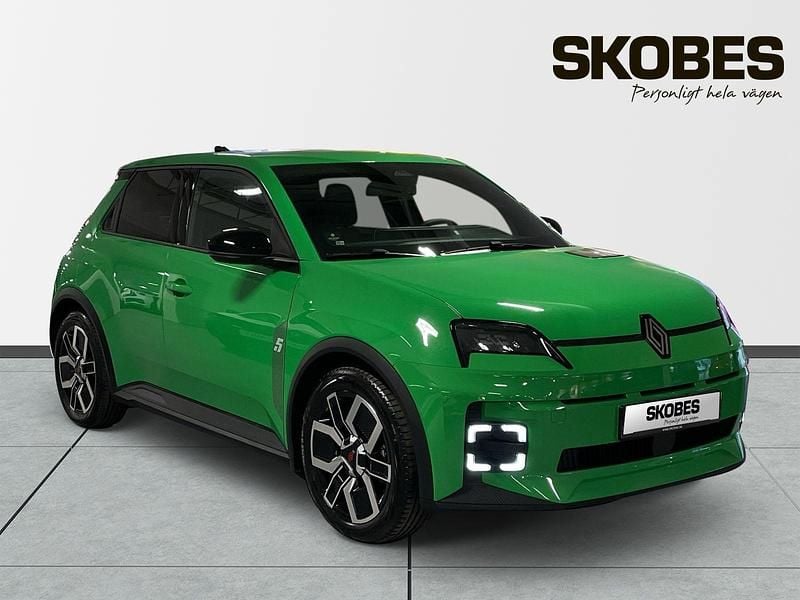 Grön Begagnad 2025 Renault 5 E-Tech Techno Halvkombi | 369 600 kr (Bra pris) - Bild 1/3