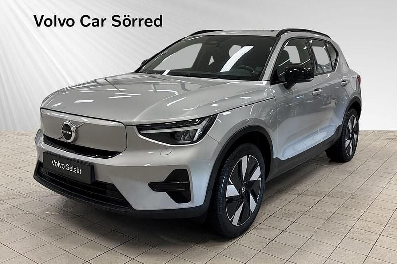 Silver Begagnad 2023 Volvo XC40 Single Motor Extended Range SUV | 409 000 kr - Bild 1/4